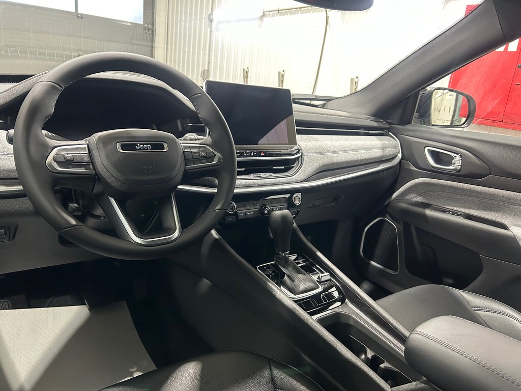 2026 Jeep Compass NORTH in Grand-Sault and Edmunston, New Brunswick - 7 - w1024h768px
