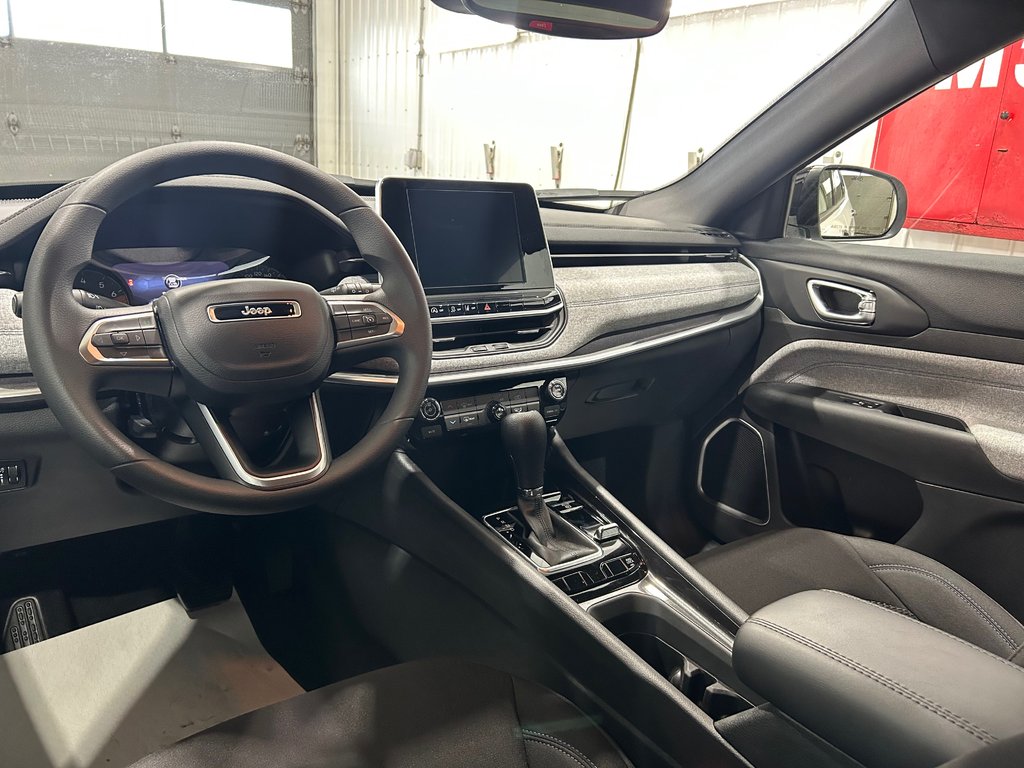2026 Jeep Compass SPORT in Grand-Sault and Edmunston, New Brunswick - 7 - w1024h768px