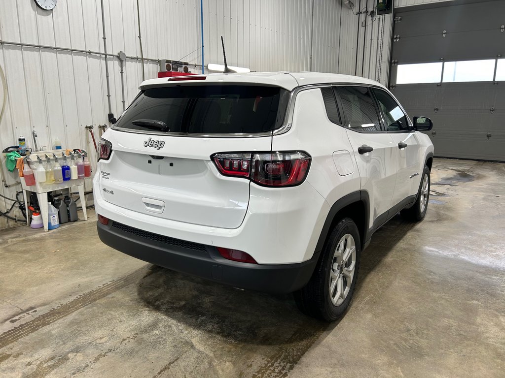2026 Jeep Compass SPORT in Grand-Sault and Edmunston, New Brunswick - 4 - w1024h768px
