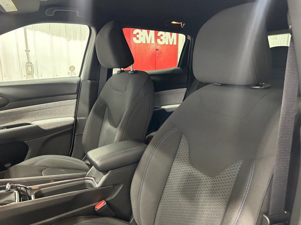 2026 Jeep Compass SPORT in Grand-Sault and Edmunston, New Brunswick - 9 - w1024h768px