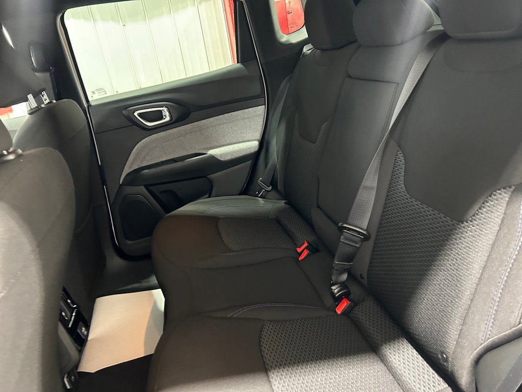 2026 Jeep Compass SPORT in Grand-Sault and Edmunston, New Brunswick - 8 - w1024h768px