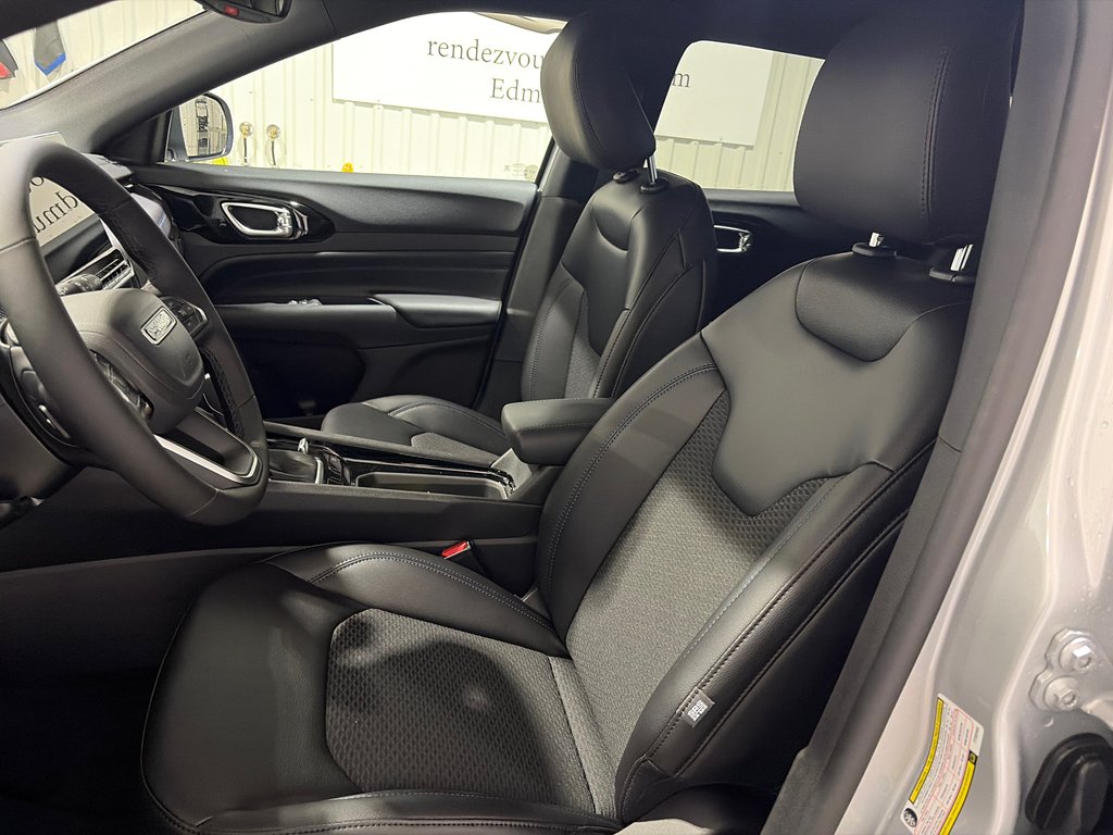 2026 Jeep Compass NORTH in Grand-Sault and Edmunston, New Brunswick - 14 - w1024h768px