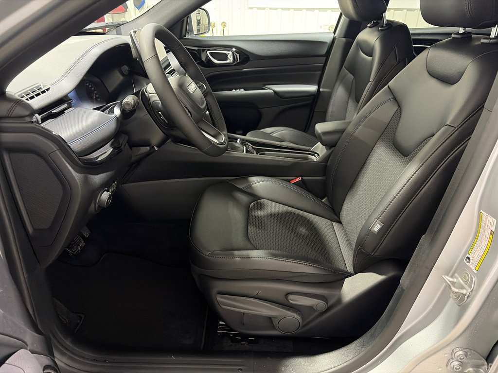 2026 Jeep Compass NORTH in Grand-Sault and Edmunston, New Brunswick - 13 - w1024h768px