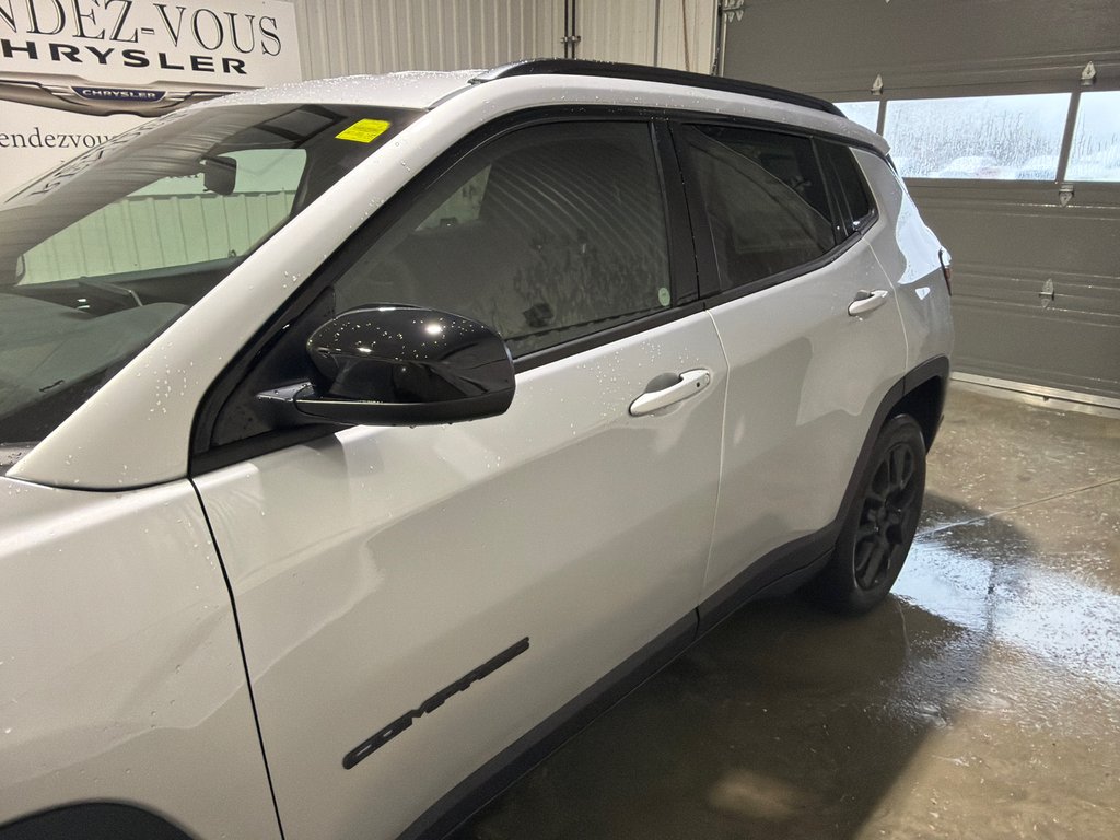 2026 Jeep Compass NORTH in Grand-Sault and Edmunston, New Brunswick - 8 - w1024h768px