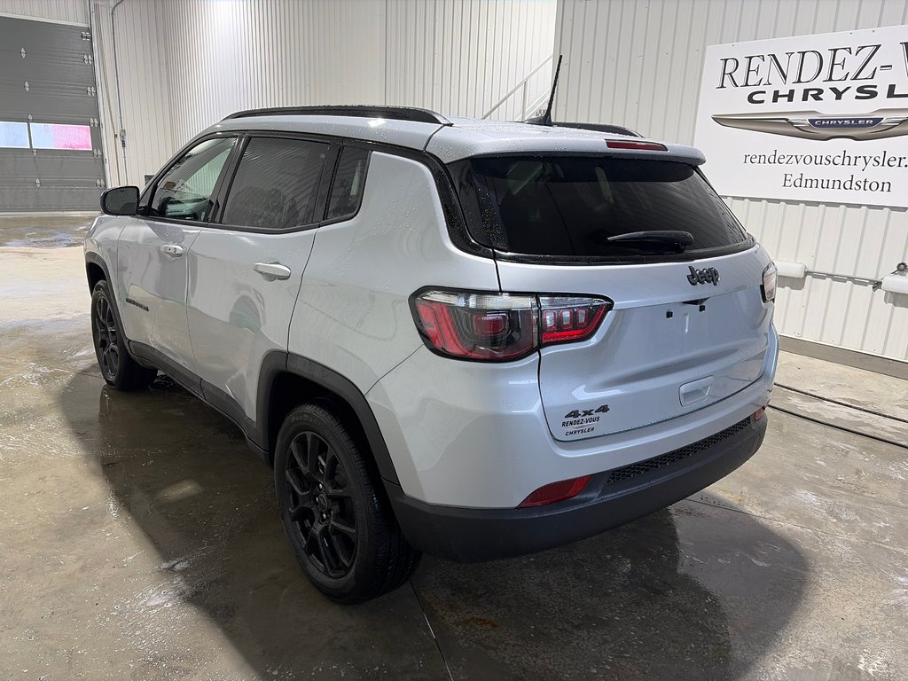 2026 Jeep Compass NORTH in Grand-Sault and Edmunston, New Brunswick - 7 - w1024h768px