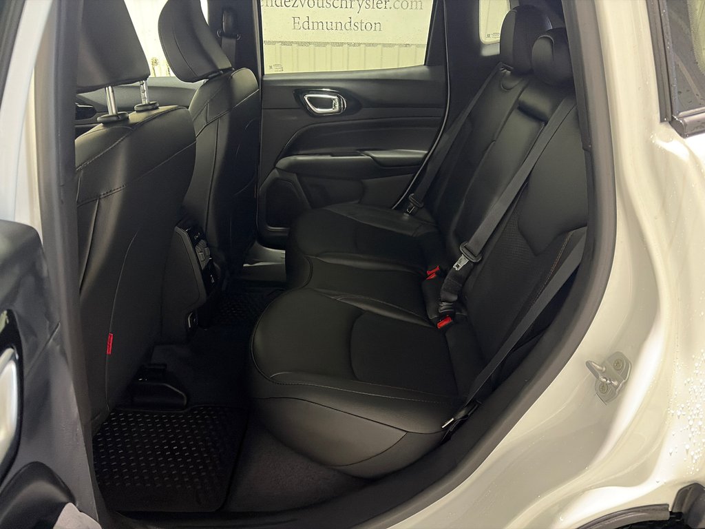 2026 Jeep Compass TRAILHAWK in Grand-Sault and Edmunston, New Brunswick - 11 - w1024h768px