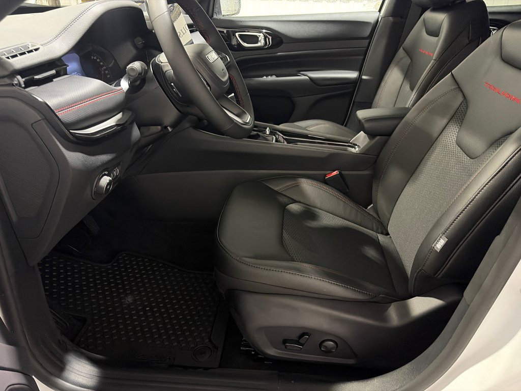 2026 Jeep Compass TRAILHAWK in Grand-Sault and Edmunston, New Brunswick - 13 - w1024h768px