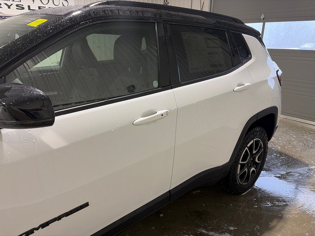 2026 Jeep Compass TRAILHAWK in Grand-Sault and Edmunston, New Brunswick - 7 - w1024h768px