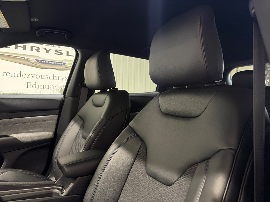 2026 Jeep Compass NORTH in Grand-Sault and Edmunston, New Brunswick - 12 - w1024h768px