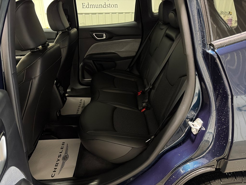 2026 Jeep Compass NORTH in Grand-Sault and Edmunston, New Brunswick - 9 - w1024h768px