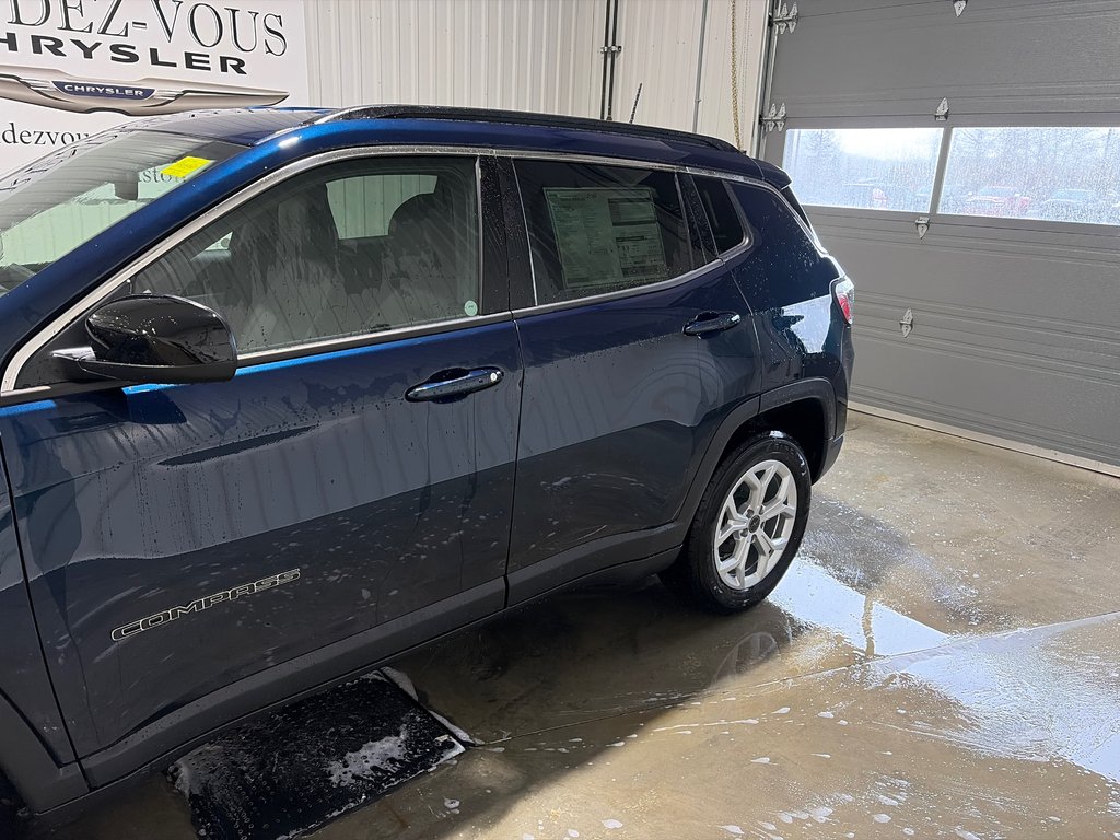 2026 Jeep Compass NORTH in Grand-Sault and Edmunston, New Brunswick - 7 - w1024h768px