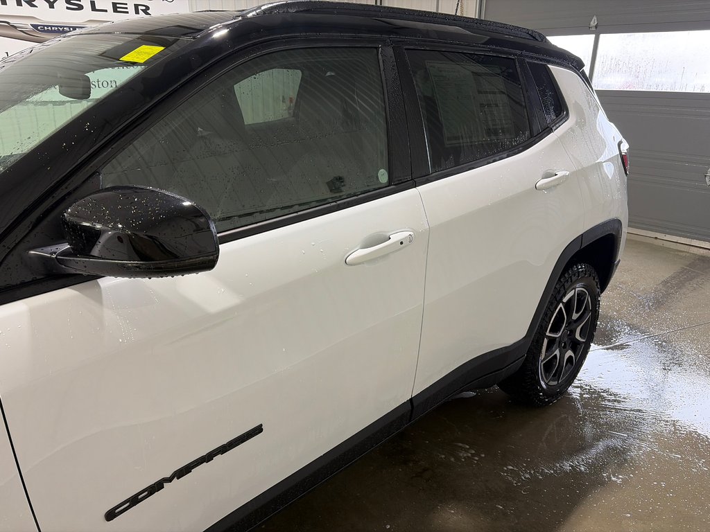 Jeep Compass TRAILHAWK 2026 à Grand-Sault et Edmunston, Nouveau-Brunswick - 8 - w1024h768px