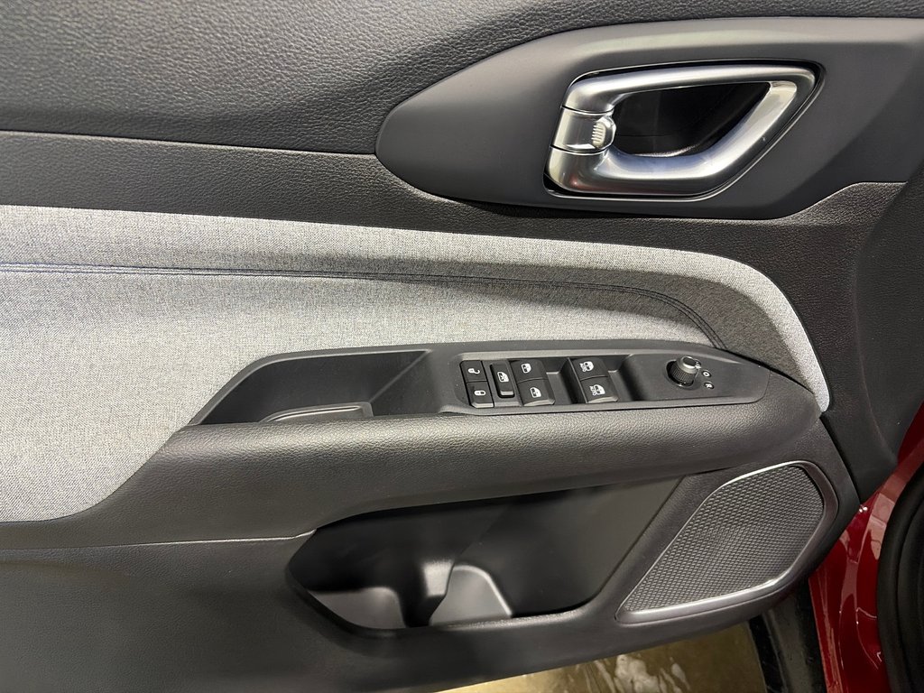 2026 Jeep Compass NORTH in Grand-Sault and Edmunston, New Brunswick - 13 - w1024h768px
