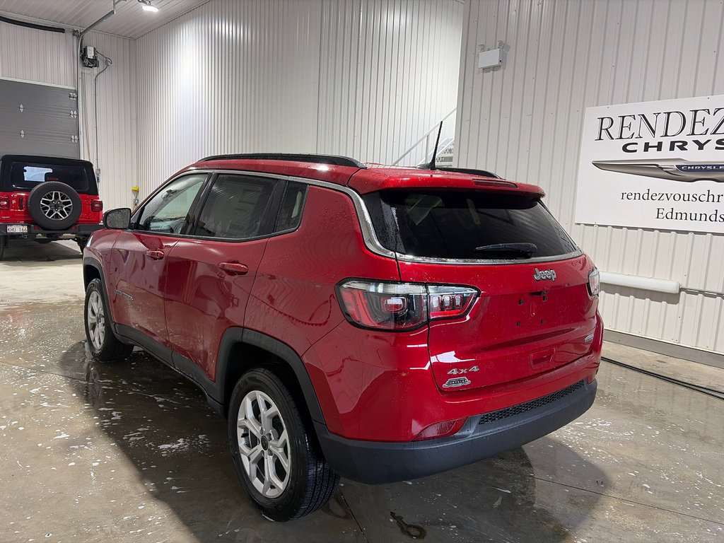 2026 Jeep Compass NORTH in Grand-Sault and Edmunston, New Brunswick - 7 - w1024h768px