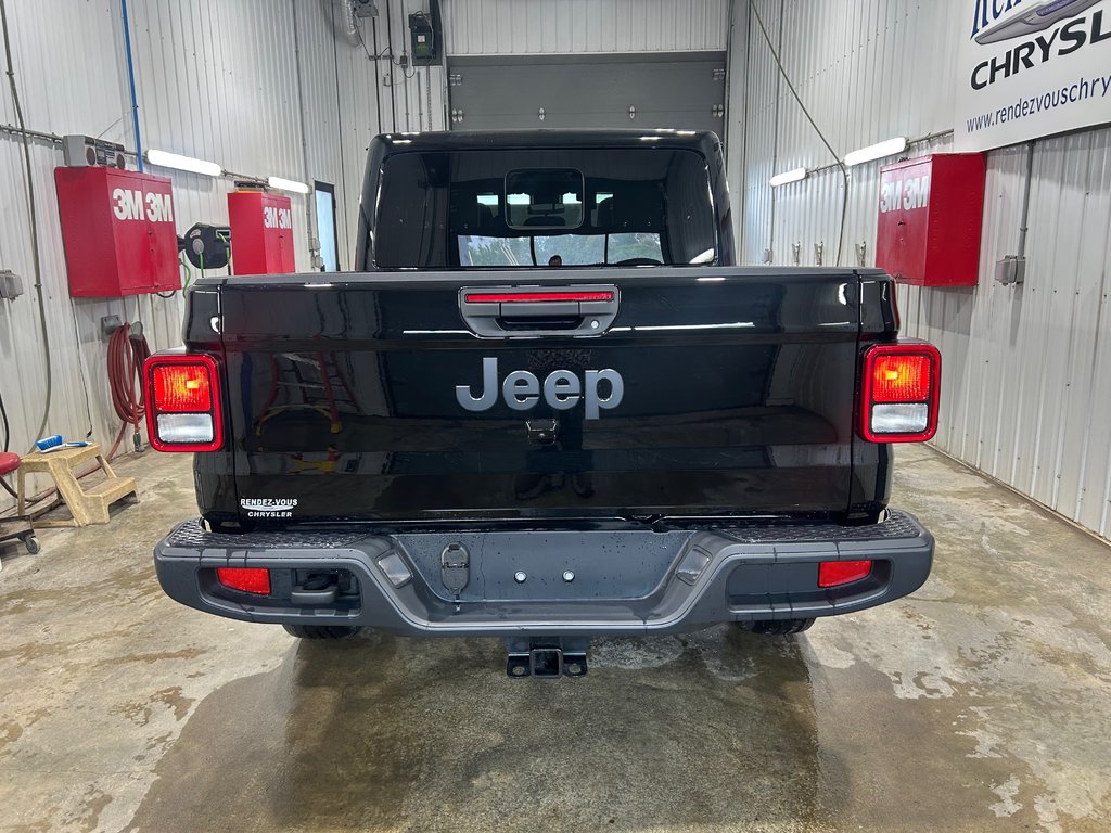 2025 Jeep Gladiator SPORT S in Grand-Sault and Edmunston, New Brunswick - 5 - w1024h768px