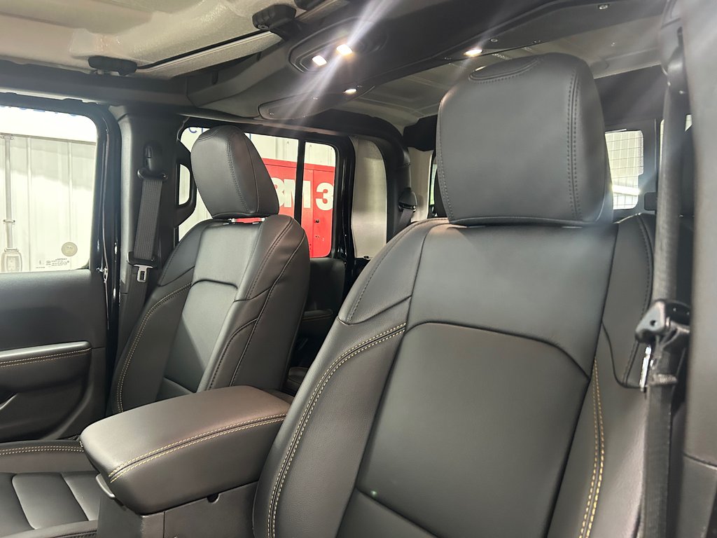 2025 Jeep Gladiator SPORT S in Grand-Sault and Edmunston, New Brunswick - 9 - w1024h768px
