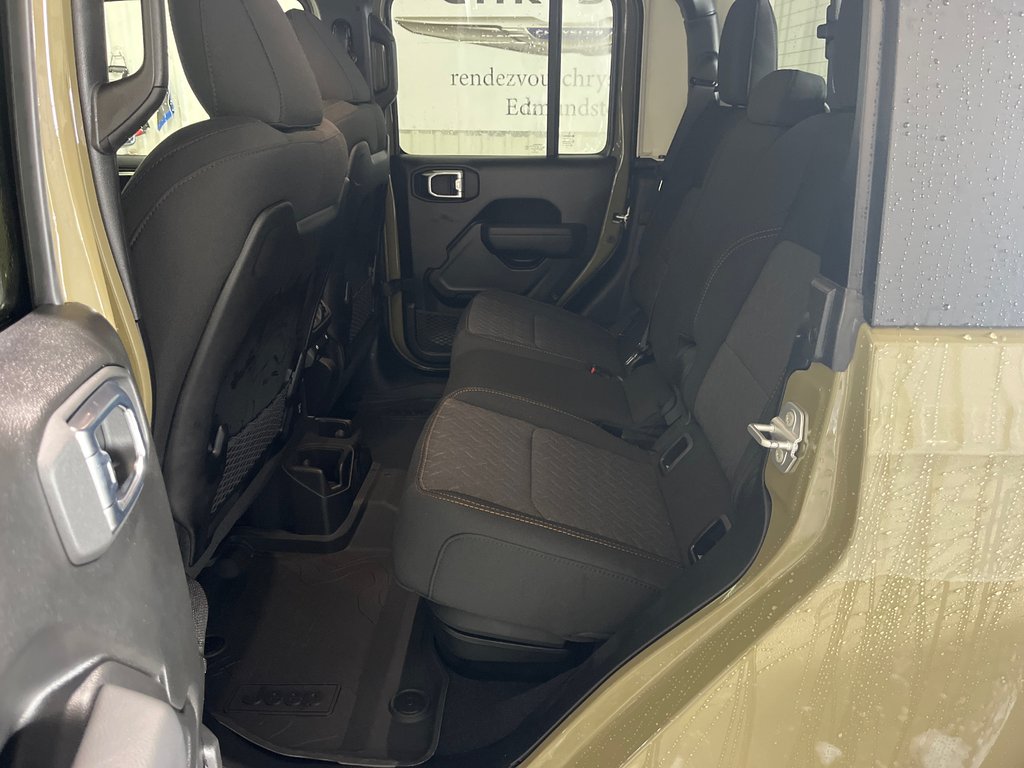 2026 Jeep Gladiator MOJAVE in Grand-Sault and Edmunston, New Brunswick - 9 - w1024h768px