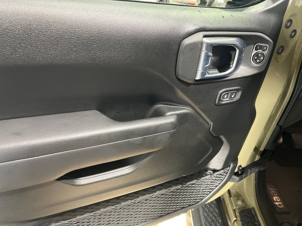 2026 Jeep Gladiator MOJAVE in Grand-Sault and Edmunston, New Brunswick - 10 - w1024h768px