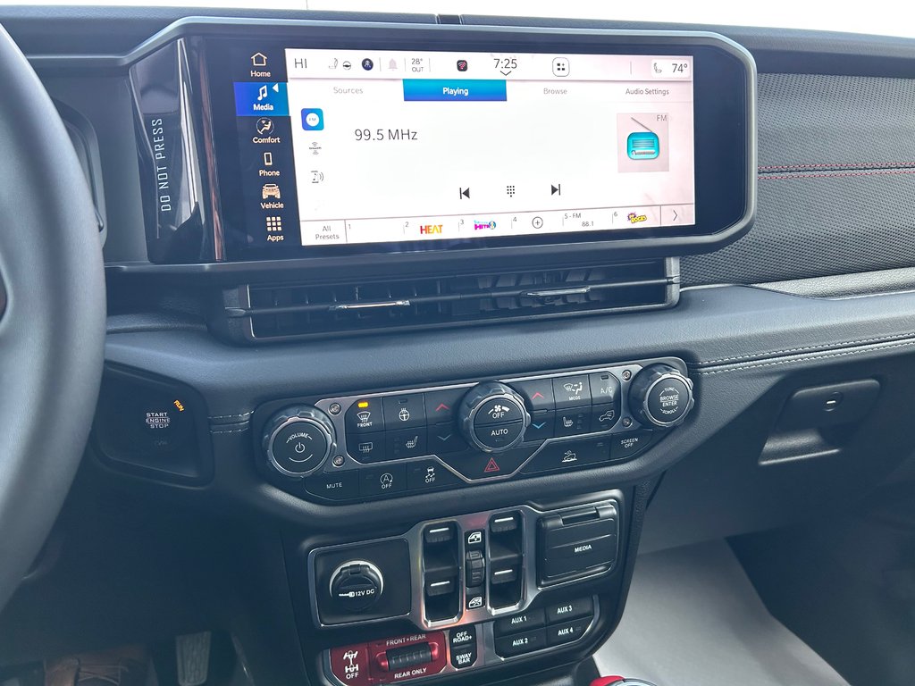 2026 Jeep Gladiator RUBICON in Grand-Sault and Edmunston, New Brunswick - 11 - w1024h768px