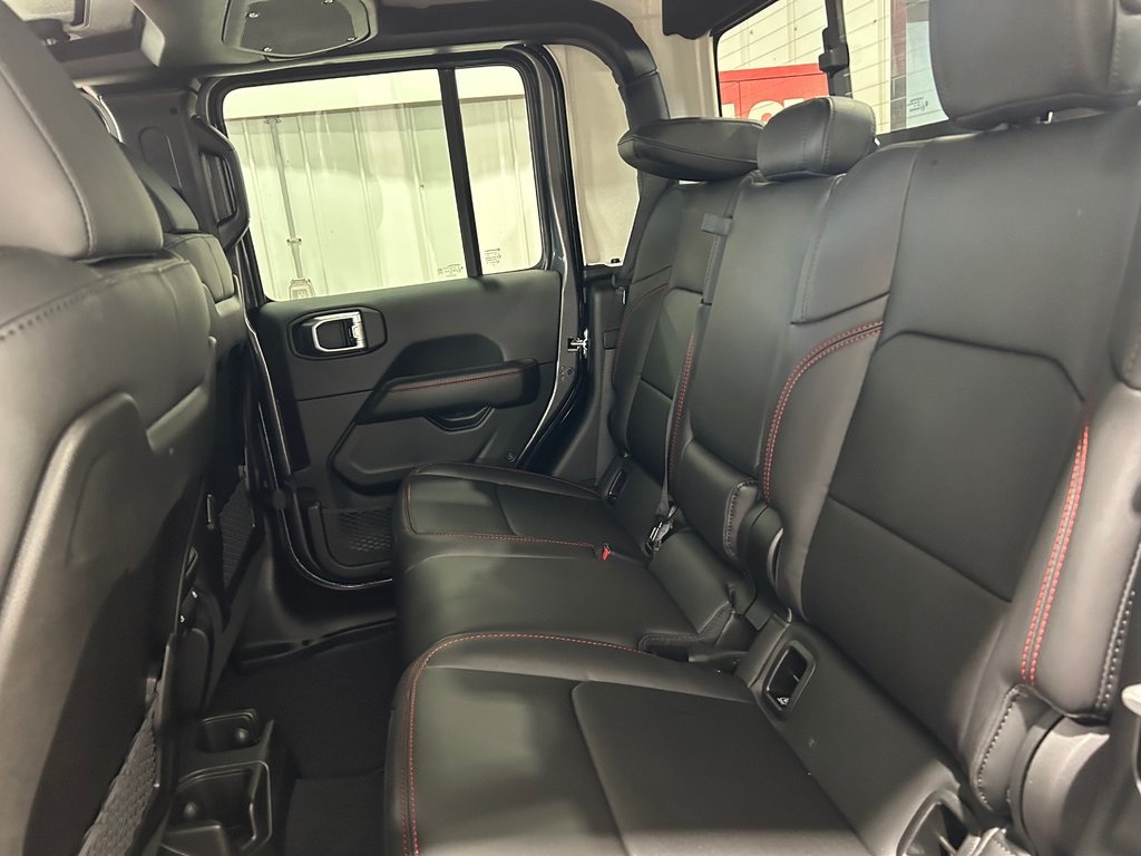 2026 Jeep Gladiator RUBICON in Grand-Sault and Edmunston, New Brunswick - 8 - w1024h768px