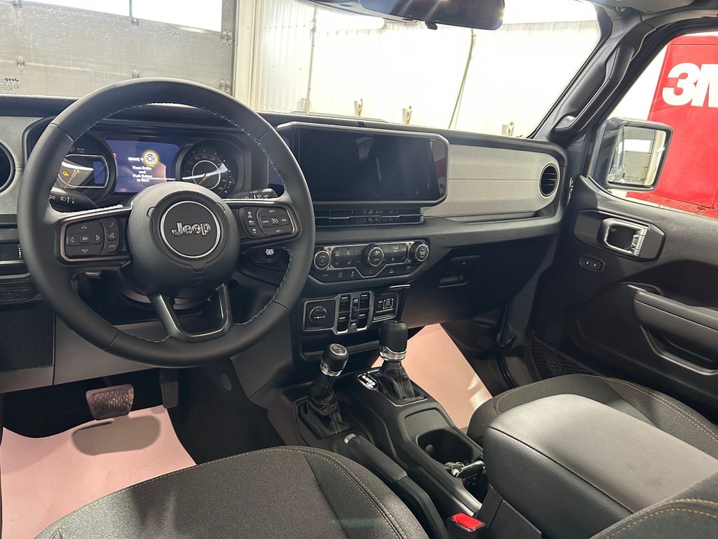 Jeep Gladiator NIGHTHAWK 2026 à Grand-Sault et Edmunston, Nouveau-Brunswick - 7 - w1024h768px