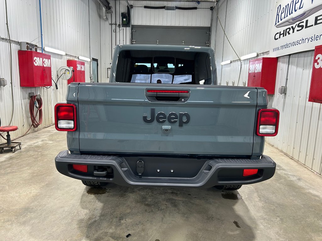 Jeep Gladiator NIGHTHAWK 2026 à Grand-Sault et Edmunston, Nouveau-Brunswick - 5 - w1024h768px