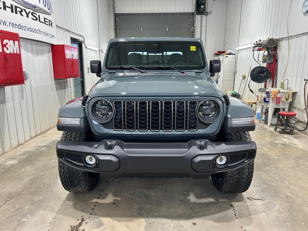 Jeep Gladiator NIGHTHAWK 2026 à Grand-Sault et Edmunston, Nouveau-Brunswick - 2 - w1024h768px