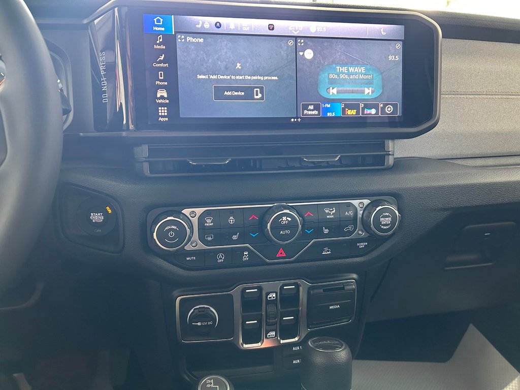 2026 Jeep Gladiator NIGHTHAWK in Grand-Sault and Edmunston, New Brunswick - 11 - w1024h768px