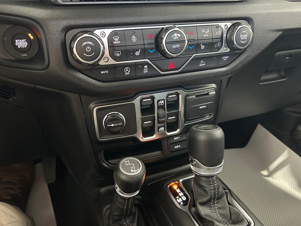 2026 Jeep Gladiator NIGHTHAWK in Grand-Sault and Edmunston, New Brunswick - 12 - w1024h768px