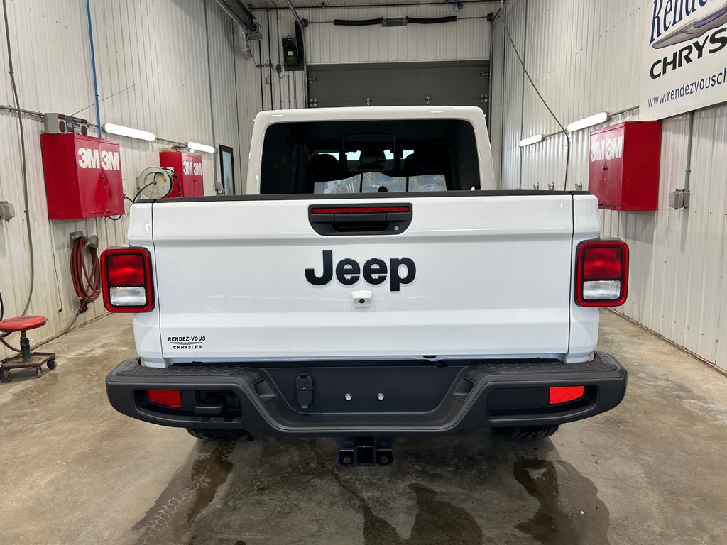 2026 Jeep Gladiator NIGHTHAWK in Grand-Sault and Edmunston, New Brunswick - 5 - w1024h768px