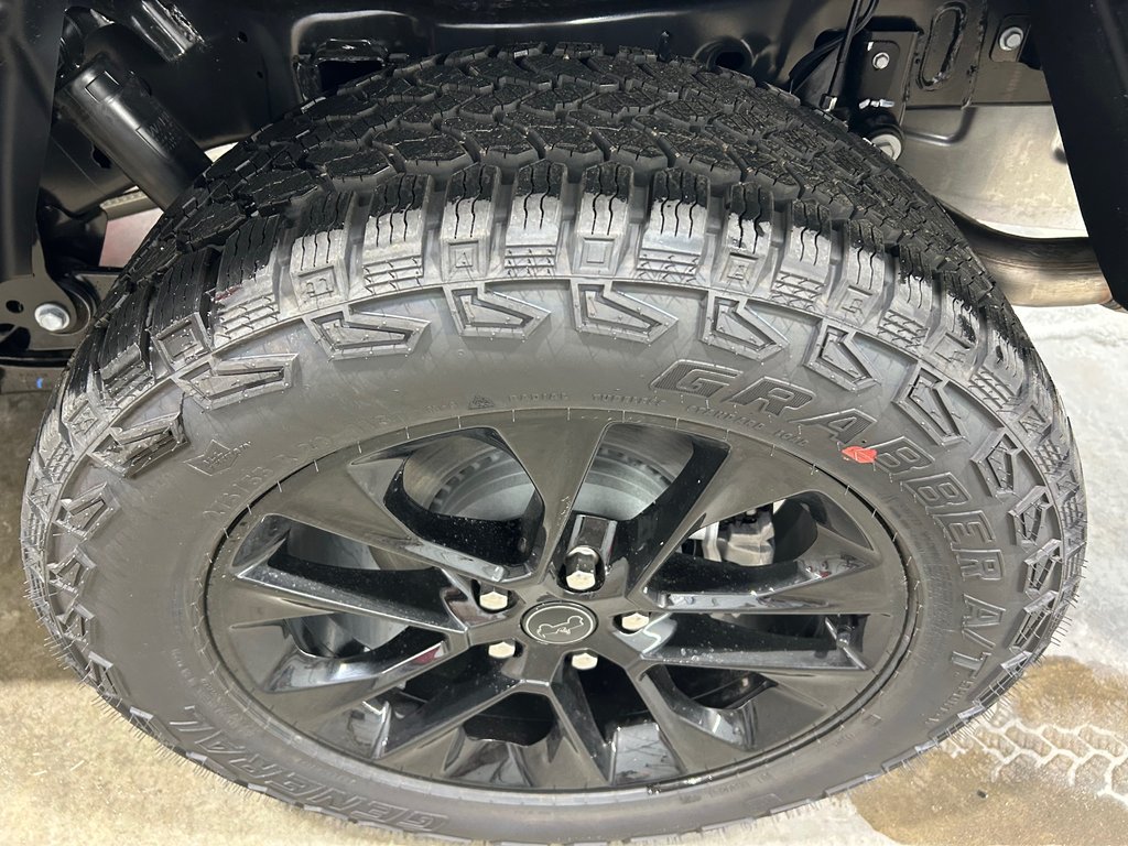 2026 Jeep Gladiator NIGHTHAWK in Grand-Sault and Edmunston, New Brunswick - 7 - w1024h768px