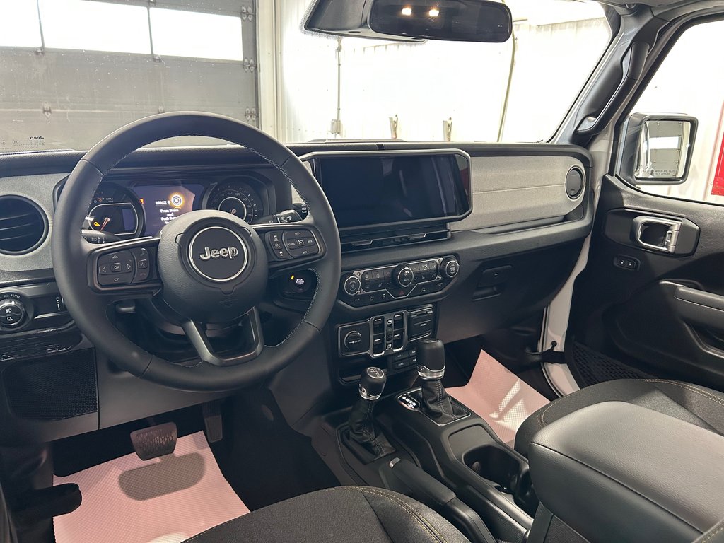 2026 Jeep Gladiator NIGHTHAWK in Grand-Sault and Edmunston, New Brunswick - 8 - w1024h768px