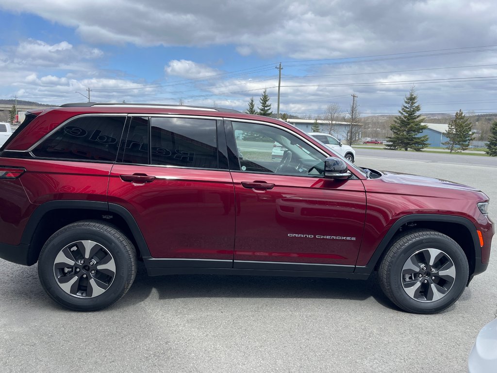 2023  Grand Cherokee 4xe 4XE in Grand-Sault and Edmunston, New Brunswick - 4 - w1024h768px