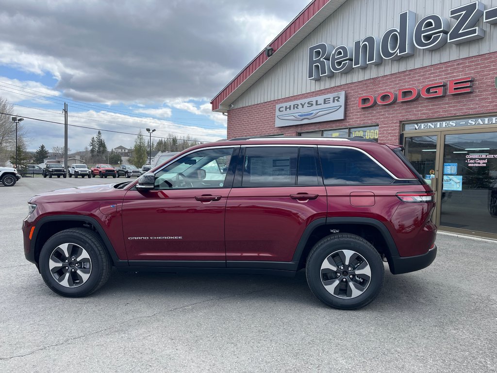 2023  Grand Cherokee 4xe 4XE in Grand-Sault and Edmunston, New Brunswick - 7 - w1024h768px