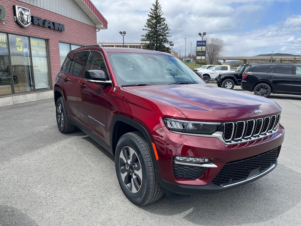 2023  Grand Cherokee 4xe 4XE in Grand-Sault and Edmunston, New Brunswick - 3 - w1024h768px
