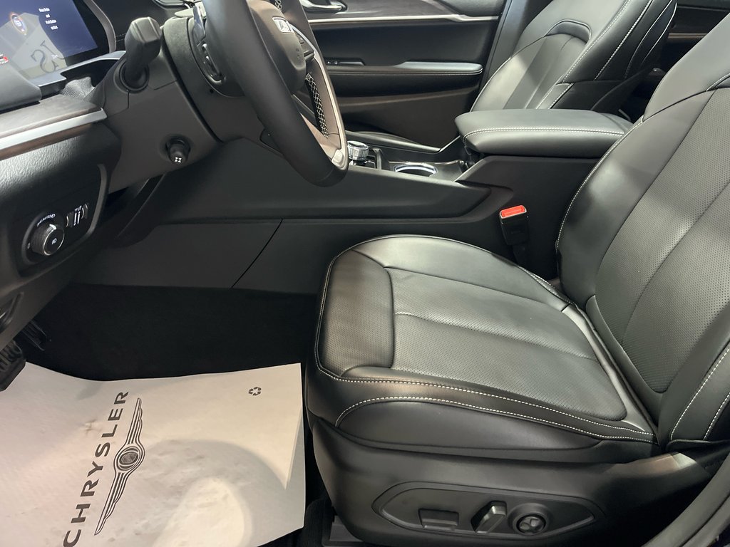 2025 Jeep Grand Cherokee L LIMITED in Grand-Sault and Edmunston, New Brunswick - 12 - w1024h768px