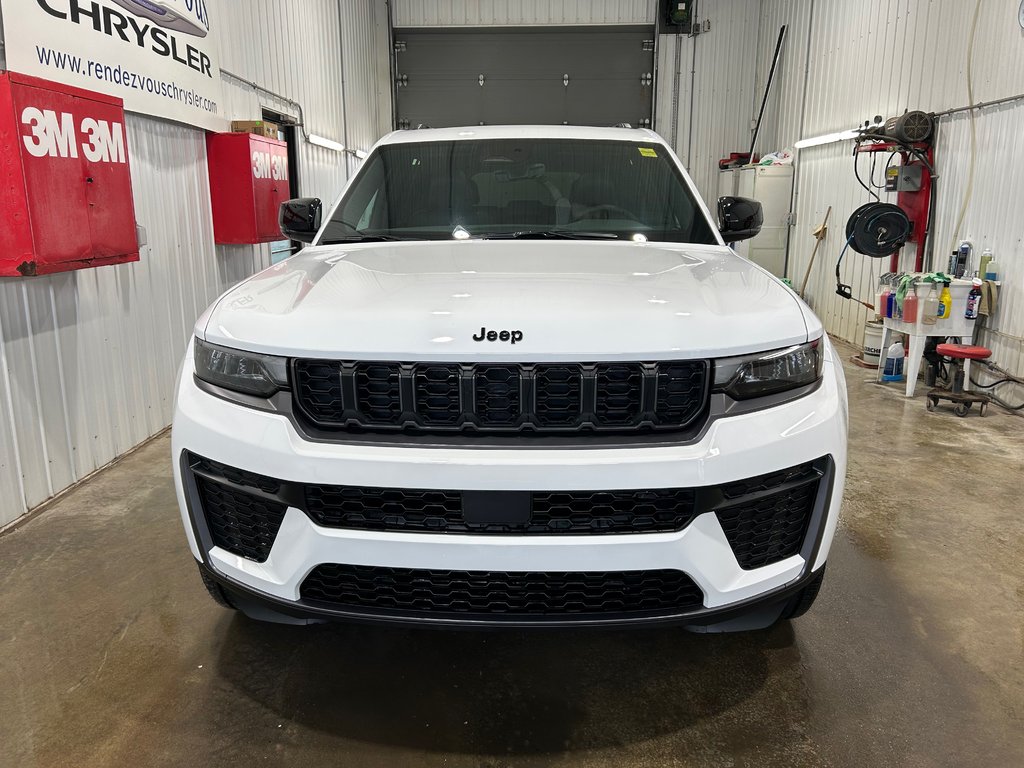 Jeep Grand Cherokee L ALTITUDE 2026 à Grand-Sault et Edmunston, Nouveau-Brunswick - 2 - w1024h768px