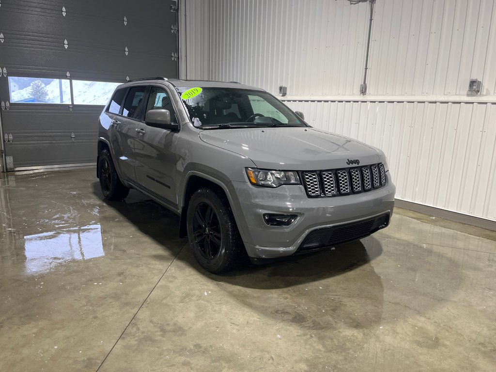 2019 Jeep GRAND CHEROKEE LAREDO/ALT Altitude in Grand-Sault and Edmunston, New Brunswick - 3 - w1024h768px