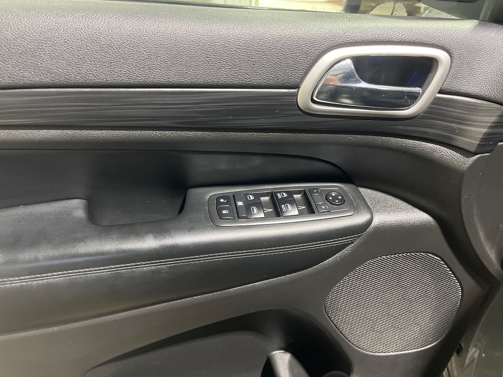 2019 Jeep GRAND CHEROKEE LAREDO/ALT Altitude in Grand-Sault and Edmunston, New Brunswick - 13 - w1024h768px