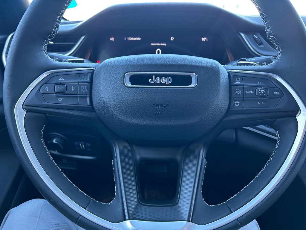 Jeep GRAND CHEROKEE ALTITUDE 2023 à Grand-Sault et Edmunston, Nouveau-Brunswick - 12 - w1024h768px