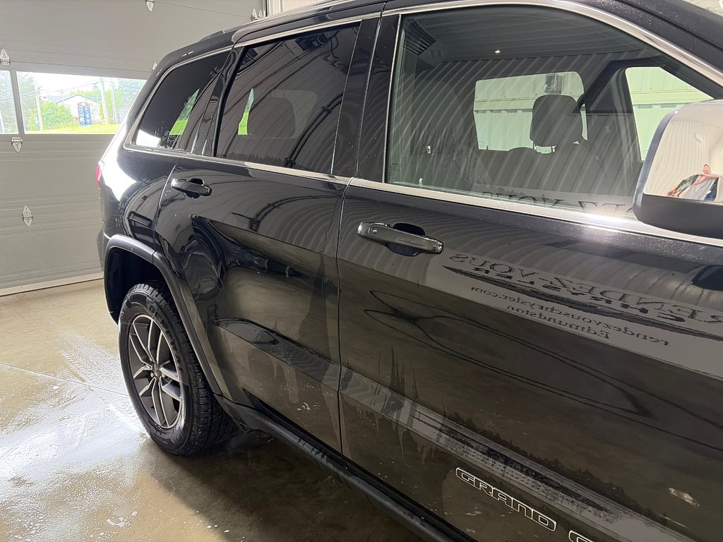 2021 Jeep GRAND CHEROKEE LAREDO Laredo in Grand-Sault and Edmunston, New Brunswick - 4 - w1024h768px