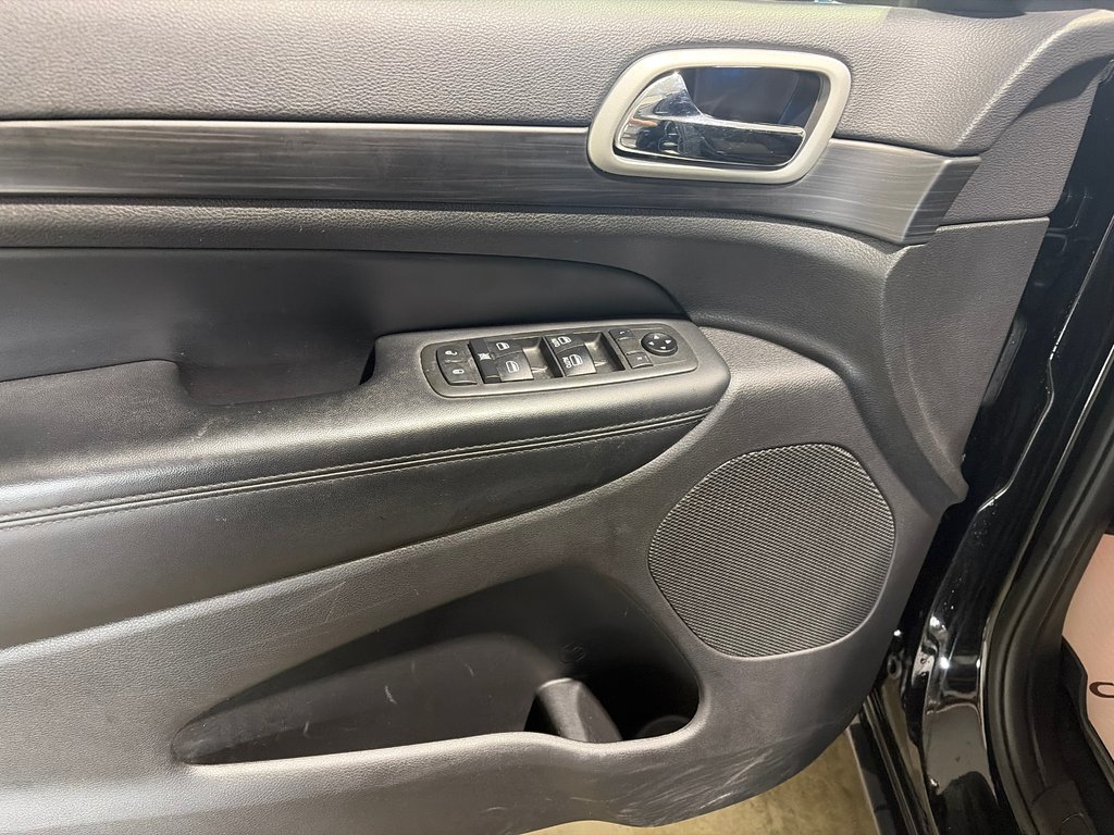 2021 Jeep GRAND CHEROKEE LAREDO Laredo in Grand-Sault and Edmunston, New Brunswick - 11 - w1024h768px