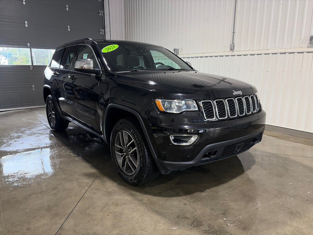 2021 Jeep GRAND CHEROKEE LAREDO Laredo in Grand-Sault and Edmunston, New Brunswick - 3 - w1024h768px