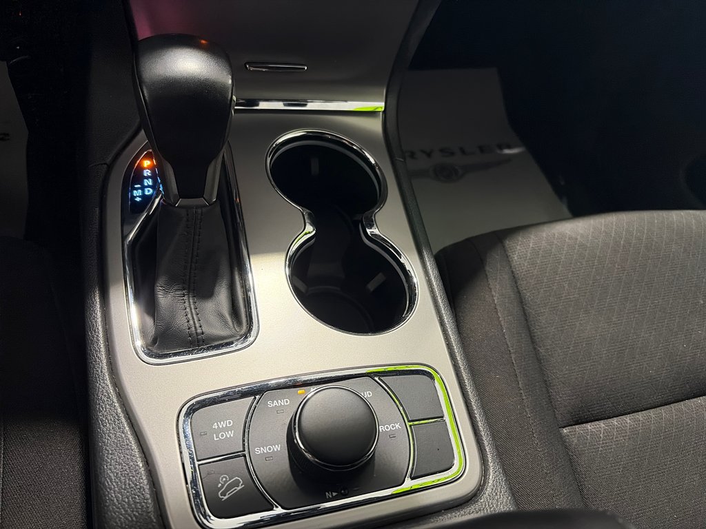 2021 Jeep GRAND CHEROKEE LAREDO Laredo in Grand-Sault and Edmunston, New Brunswick - 14 - w1024h768px