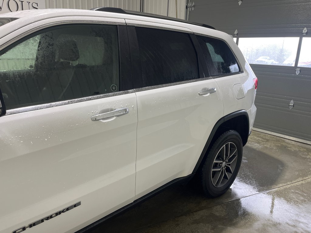 2017 Jeep GRAND CHEROKEE Limited in Grand-Sault and Edmunston, New Brunswick - 7 - w1024h768px