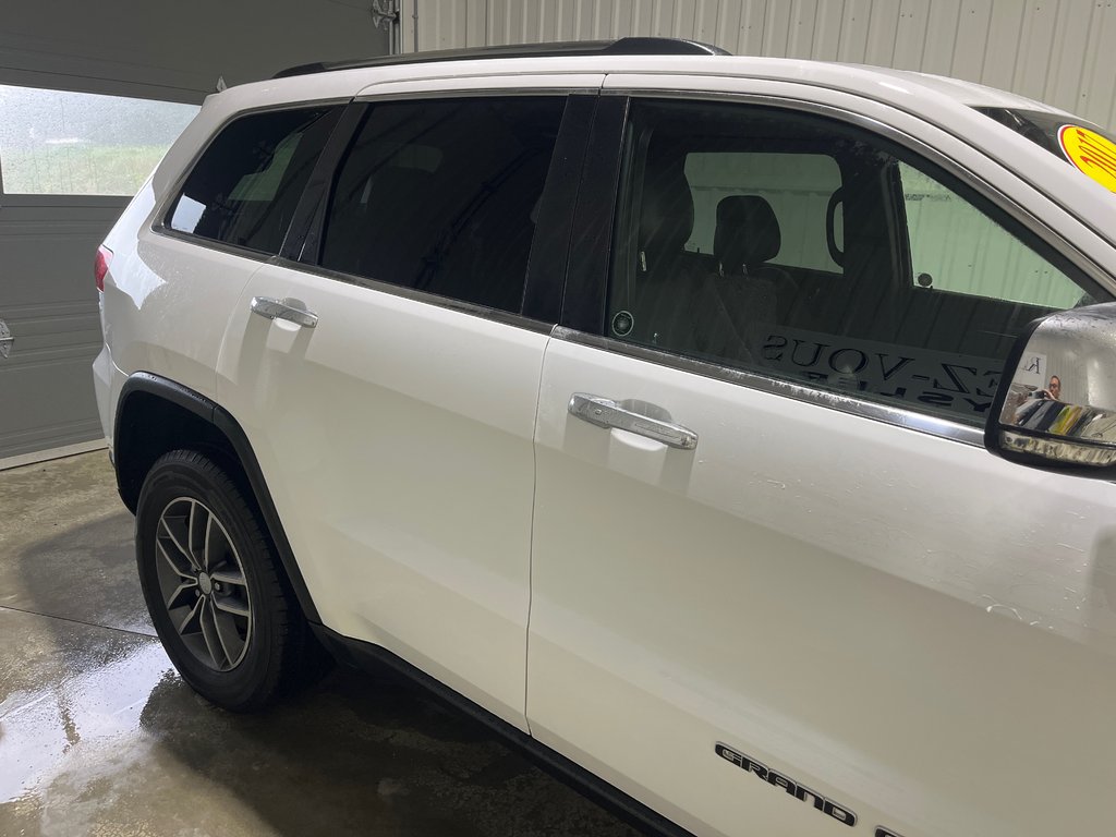2017 Jeep GRAND CHEROKEE Limited in Grand-Sault and Edmunston, New Brunswick - 4 - w1024h768px