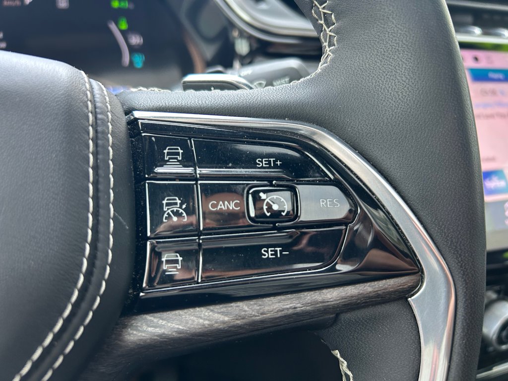 2023 Jeep GRAND CHEROKEE OVERLAND in Grand-Sault and Edmunston, New Brunswick - 14 - w1024h768px