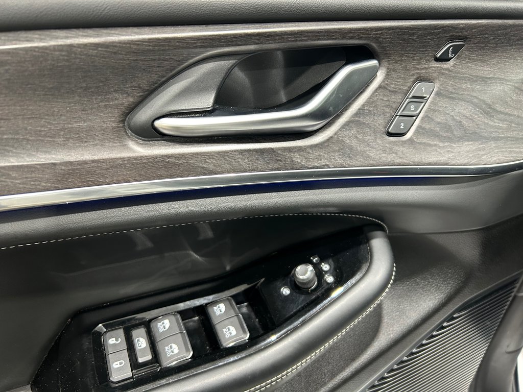 2023 Jeep GRAND CHEROKEE OVERLAND in Grand-Sault and Edmunston, New Brunswick - 12 - w1024h768px