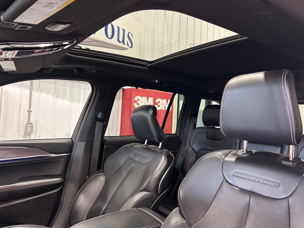2023 Jeep GRAND CHEROKEE OVERLAND in Grand-Sault and Edmunston, New Brunswick - 10 - w1024h768px