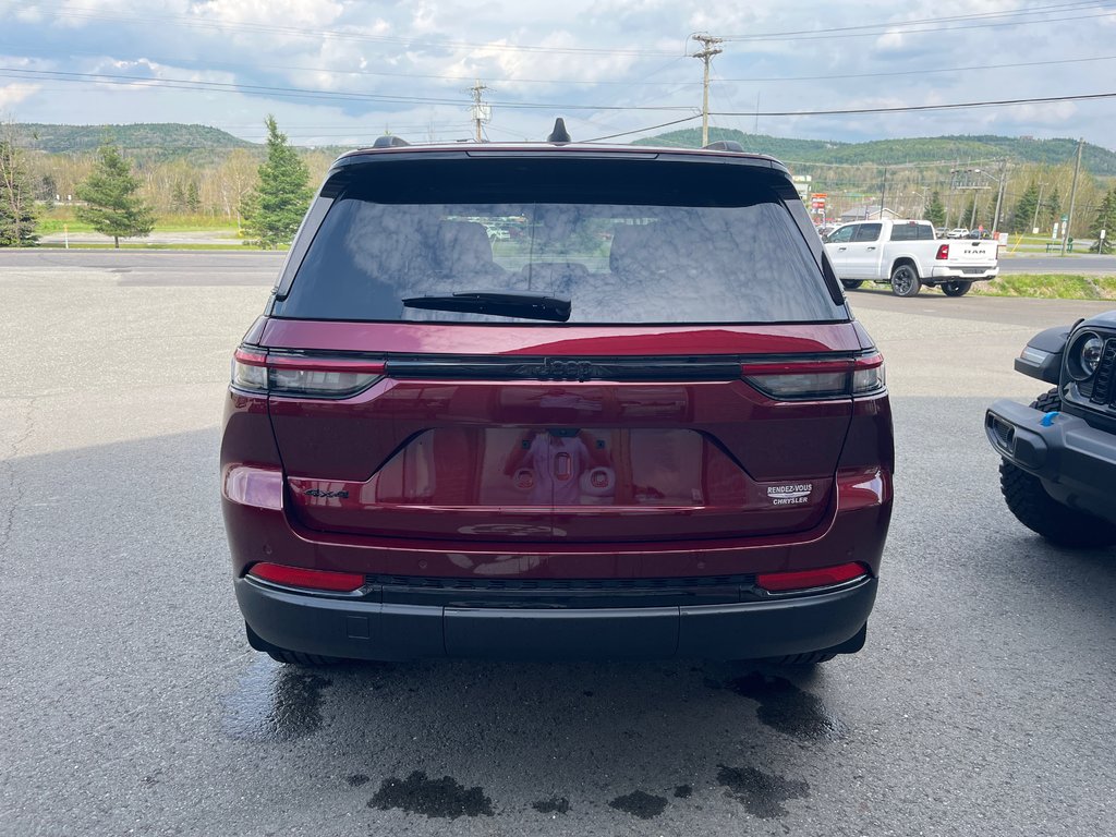 2024  Grand Cherokee ALTITUDE in Grand-Sault and Edmunston, New Brunswick - 5 - w1024h768px